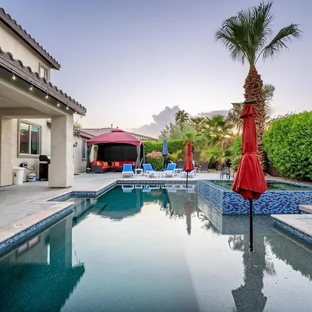Stylish Desert Oasis With Pickleball Courts & Clubhouse Access